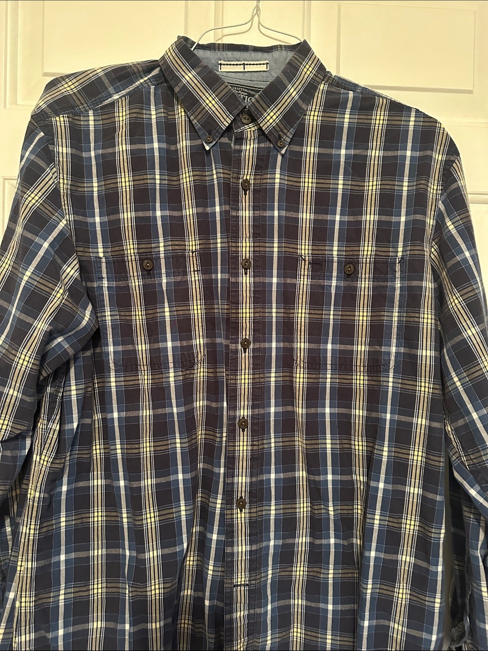 Men’s large Nautica Navy and Light Blue Plaid Button-Down Shirt EUC pocket